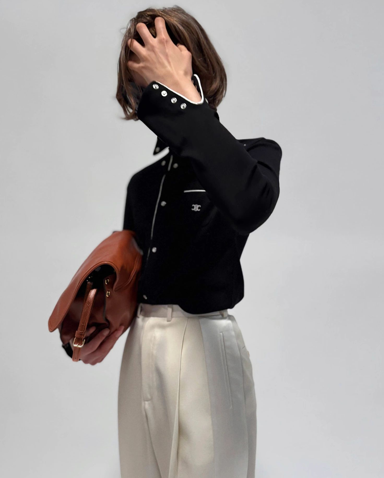 Celine SOFT TRIOMPHE BESACE IN SUPPLE SHINY LAMBSKIN tan - Image 3
