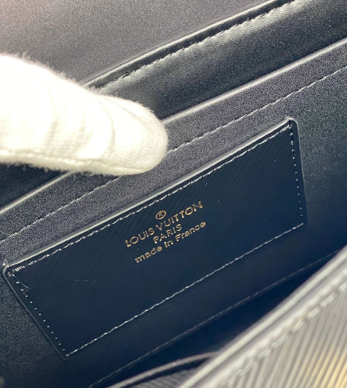 LOUIS VUITTON Twist MM bag black - Image 10