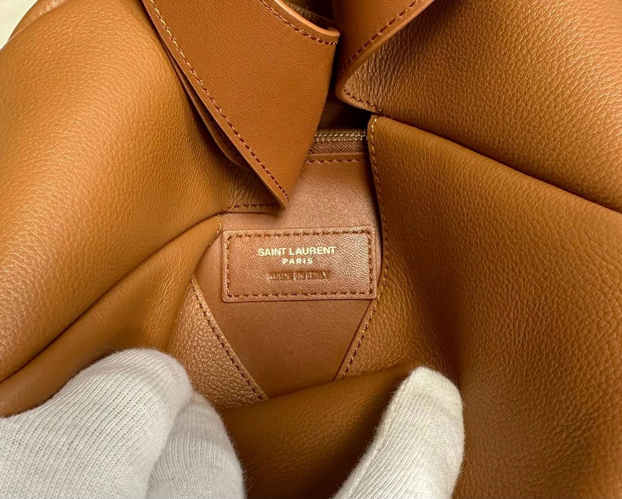 YSL SMALL LE 5 À 7 SUPPLE IN GRAINED LEATHER LIGHT BRONZE - Image 5