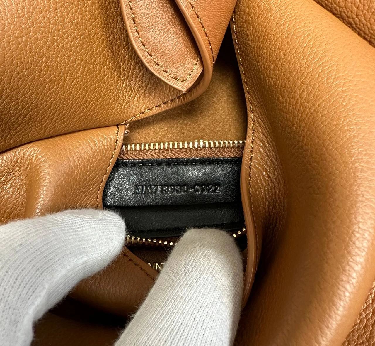 YSL SMALL LE 5 À 7 SUPPLE IN GRAINED LEATHER LIGHT BRONZE - Image 6